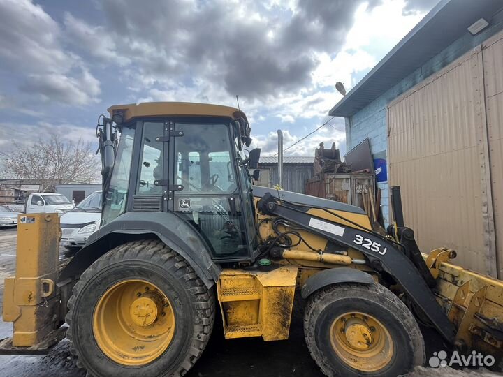 Экскаватор-погрузчик John Deere 325J, 2012