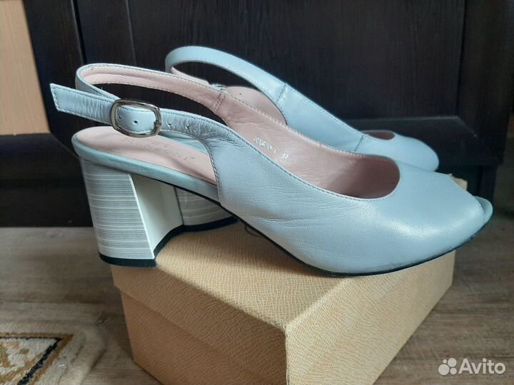 Босоножки кожаные