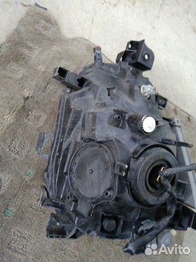 Фара передняя правая Nissan Cube Z11