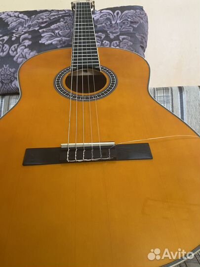Классическая акустическая гитара