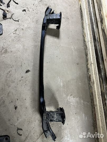 Задний усилитель бампера bmw g20