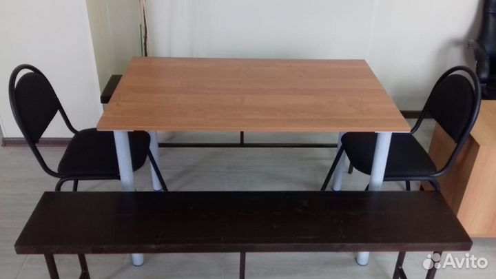 Столы на металлокаркасе