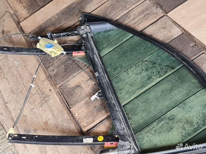 Стекло переднее Audi