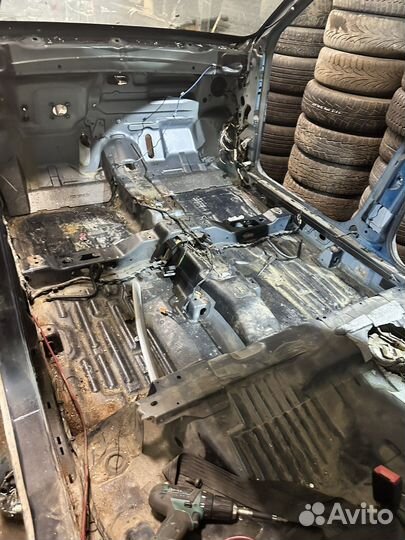 В разборке Ford Focus 1 2002 1.6 хетчбек