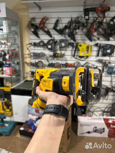 Пила сабельная Dewalt DCS 367