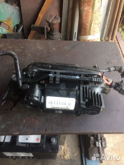 Компресор пневмоподвески touareg 1 2007г