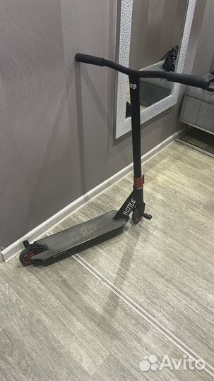 Трюковой самокат в идеальном состоянии