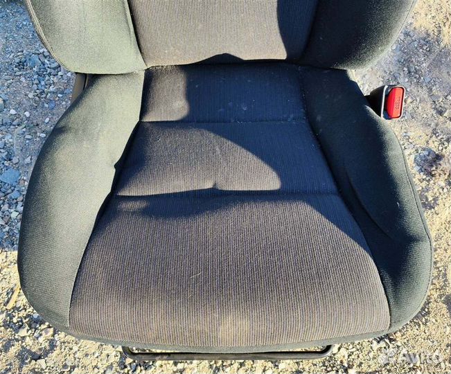 Сиденья комплект Toyota Corolla Fielder NKE165 1NZ