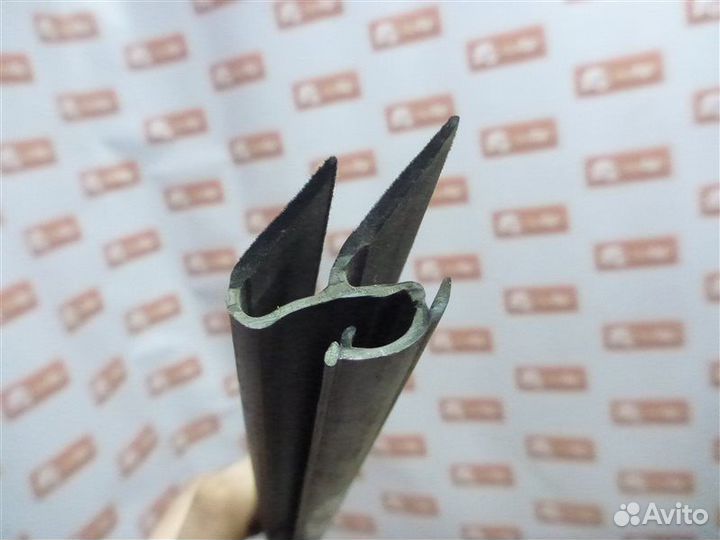 Уплотнитель стекла двери бархотка передний левый