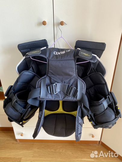 Вратарский нагрудник CCM axis1.9