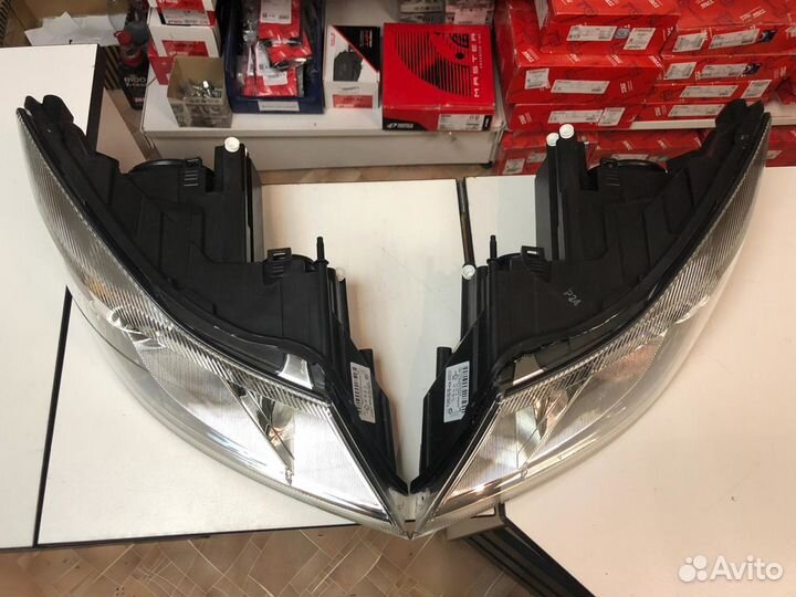 Фара левая / правая Skoda Octavia A5