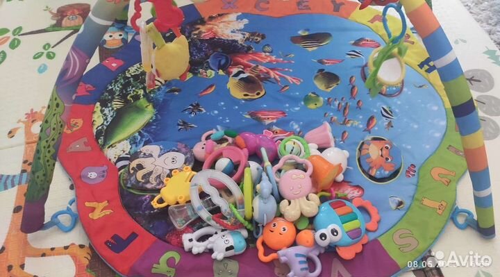 Коврик развивающий + игрушки