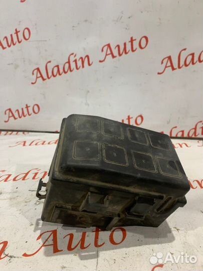Корпус блока предохранителей Opel Omega B 2.2 2000