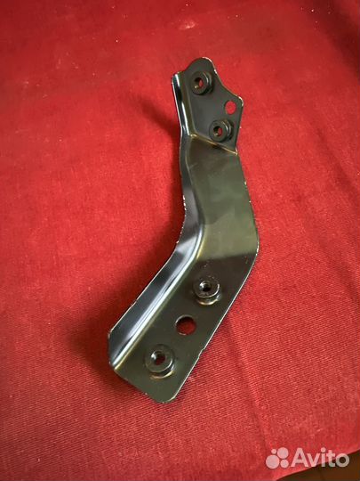 Кронштейн усилителя переднего бампера правый Мерсе