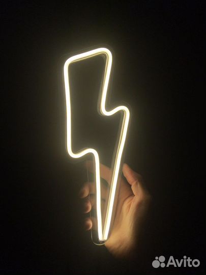 Неоновая вывеска «Молния»