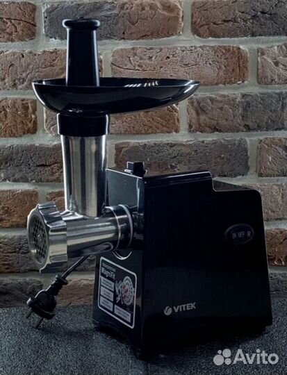 Мясорубка Vitek 2000Вт новая