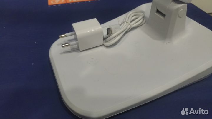 Лампа настольная светодиодная новая