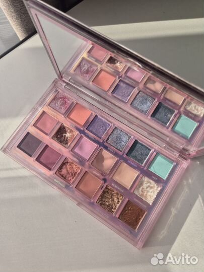 Huda beauty Mercury Retrograde палетка теней