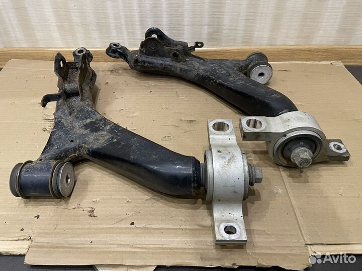 Нижний рычаг lexus is250