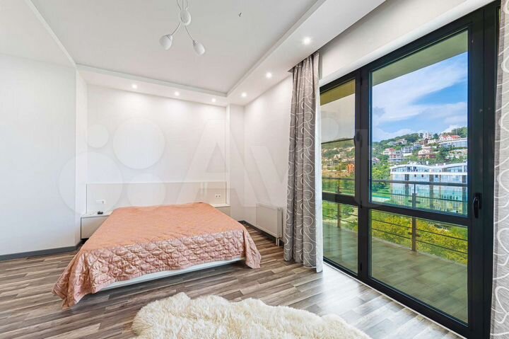 3-к. квартира, 125 м², 15/17 эт.