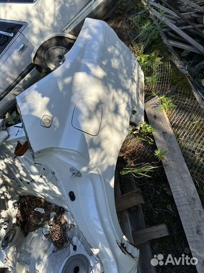 Заднее левое крыло toyota crown 180