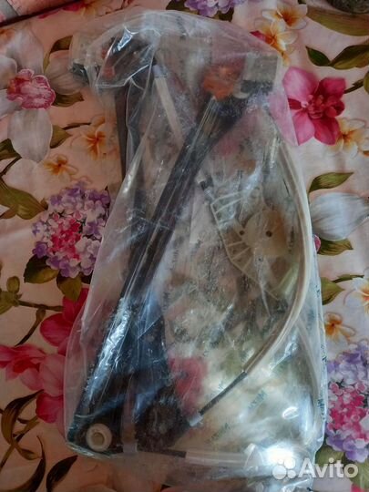 Стеклоподъемник задний правый