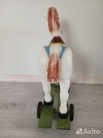 Лошадка каталка 