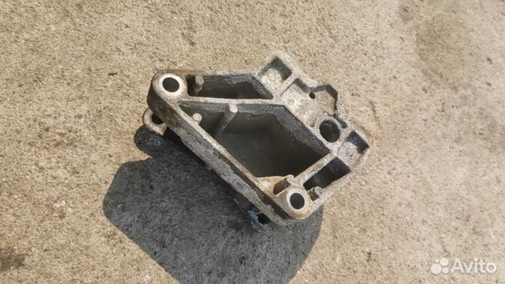 Скоба Skoda Octavia A5