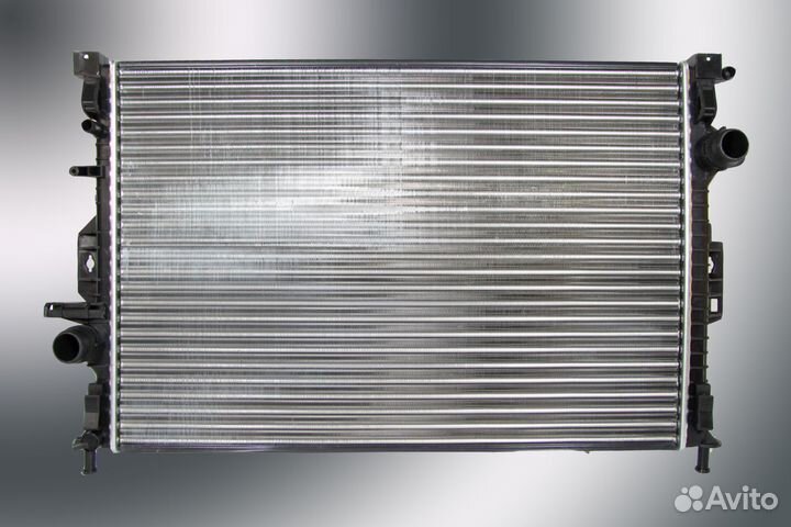 Радиатор охлаждения Range Rover Evoque