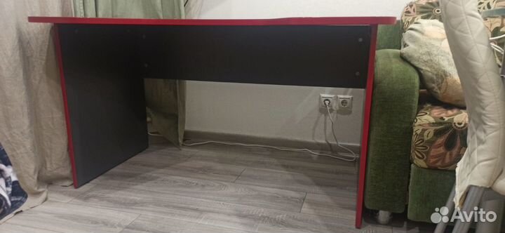 Игровой компьютерный стол