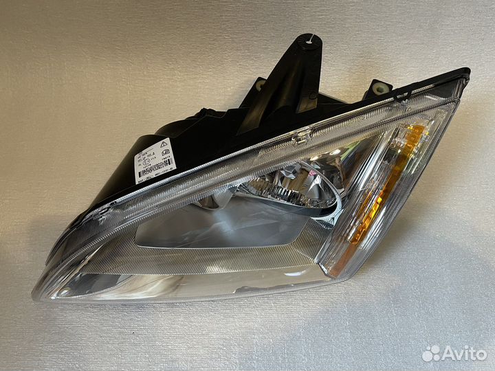 Фара левая Ford Focus 2