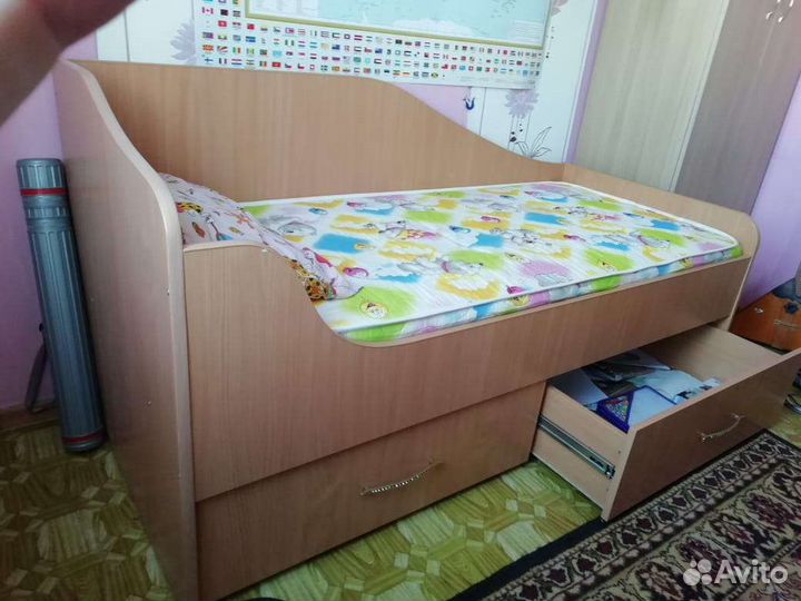 Детская кроватка с ящиками