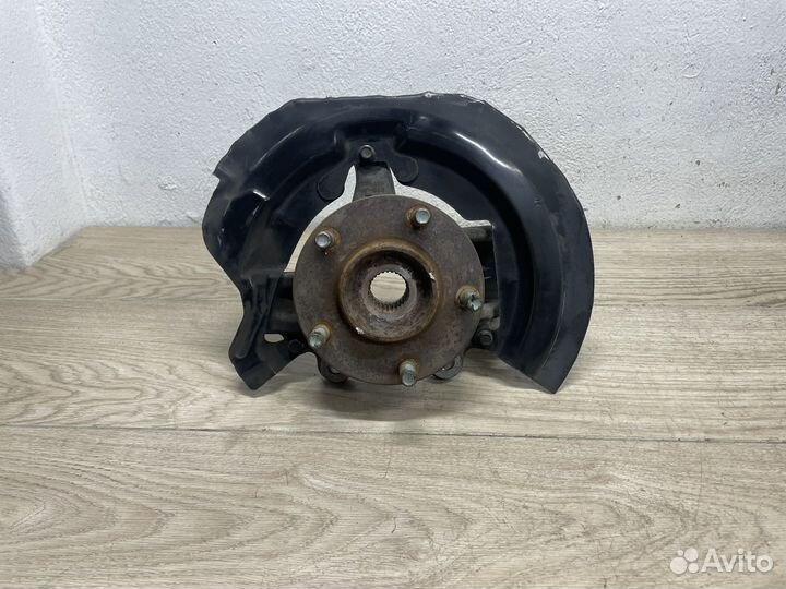 Кулак передний правый Mazda 3 BL