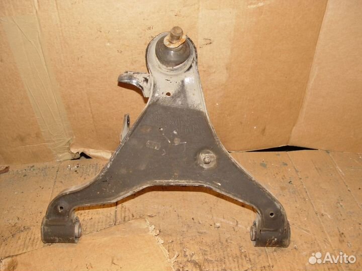 Нижние передние рычаги Nissan pathfinder 2012г