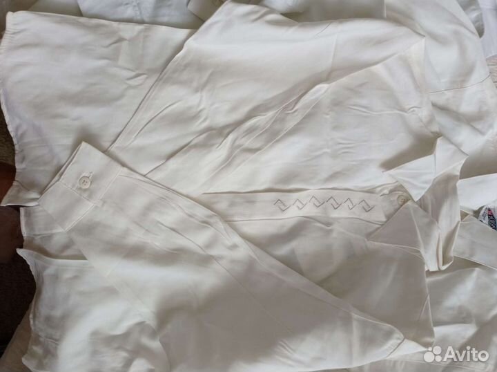 Рубашки на мальч. 5-7лет белые и черные