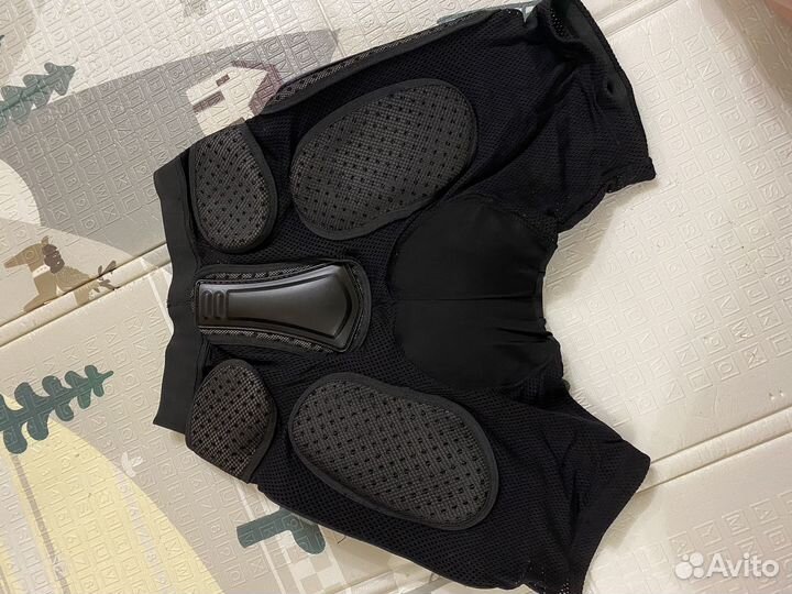 Защитные шорты для сноуборда