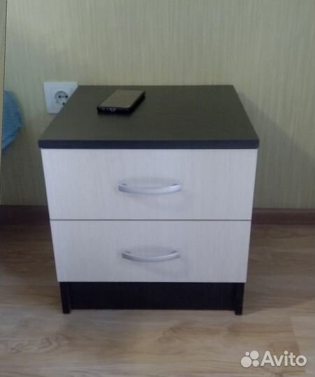 Тумба прикроватная