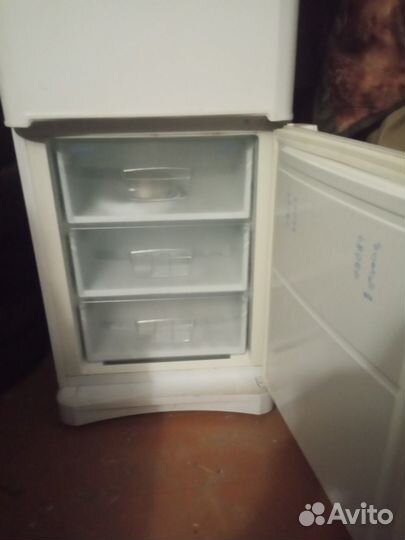 Холодильник indesit