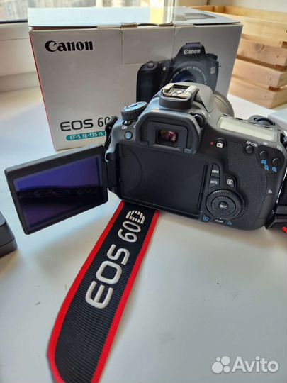 Зеркальный фотоаппарат Canon EOS 60D 18-135