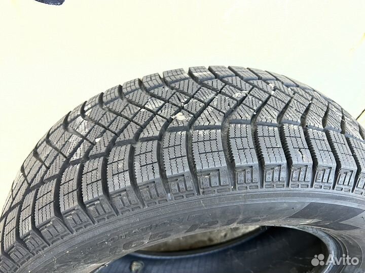 Pirelli Ice Zero 215/65 R16