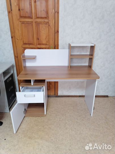 Стол с надстройкой новый 