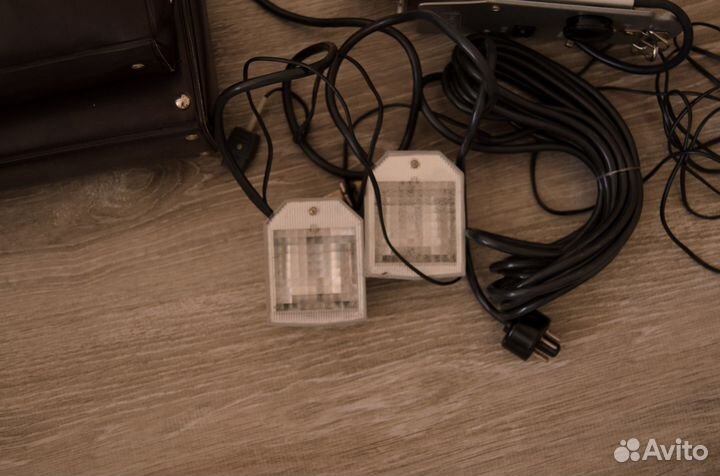 Пленочный фотоаппарат Зенит Е и вспышка луч 70