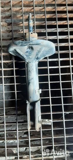 Стойки амортизатора акцент