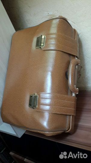 Чемодан кожаный