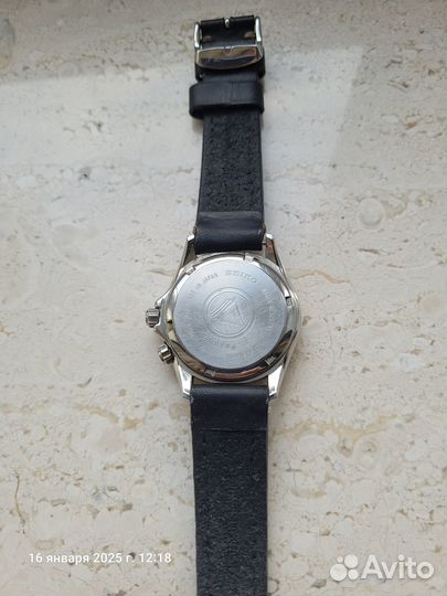 Продаются часы наручные