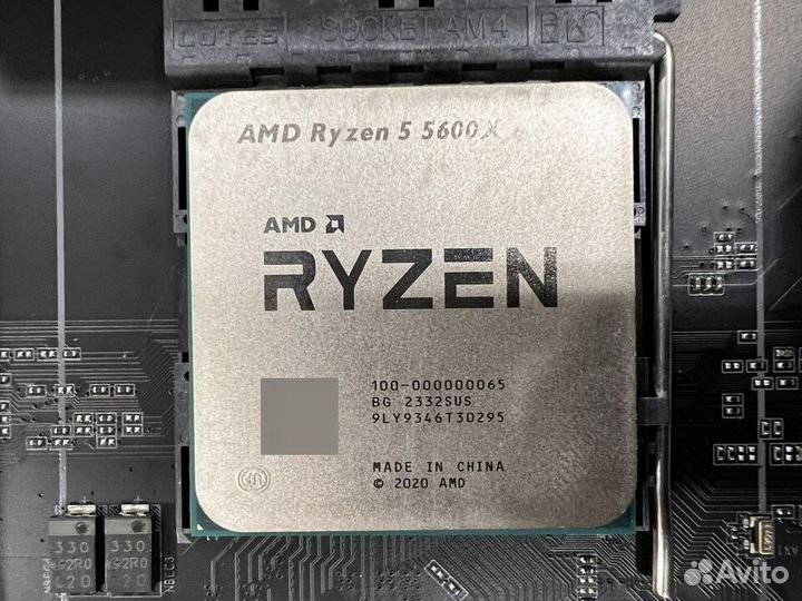 Материнская плата с процессором и памятью