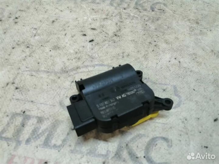 Моторчик заслонки печки VW Passat (B7) 2011-2015