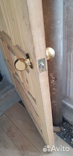 Дверь из цельной сосны