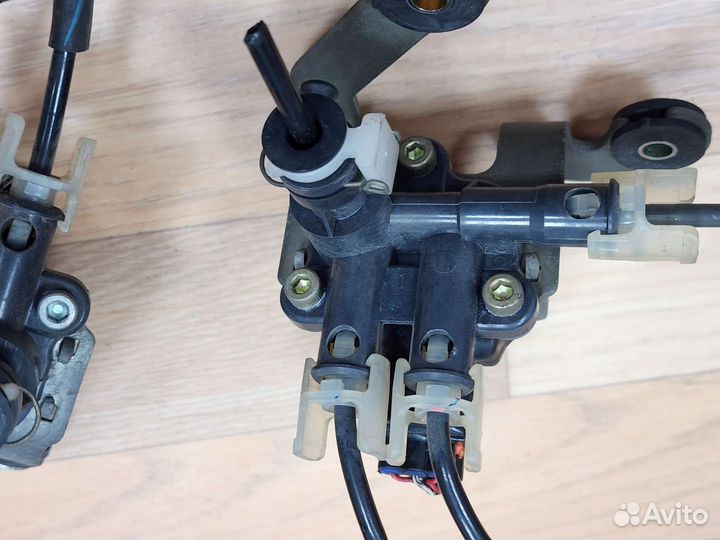 Клапан пневмоподвески Lexus RX 2 RX330 RX350