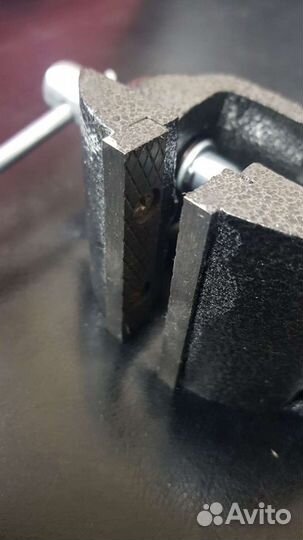 Тиски поворотные с наковальней для точных работ 60